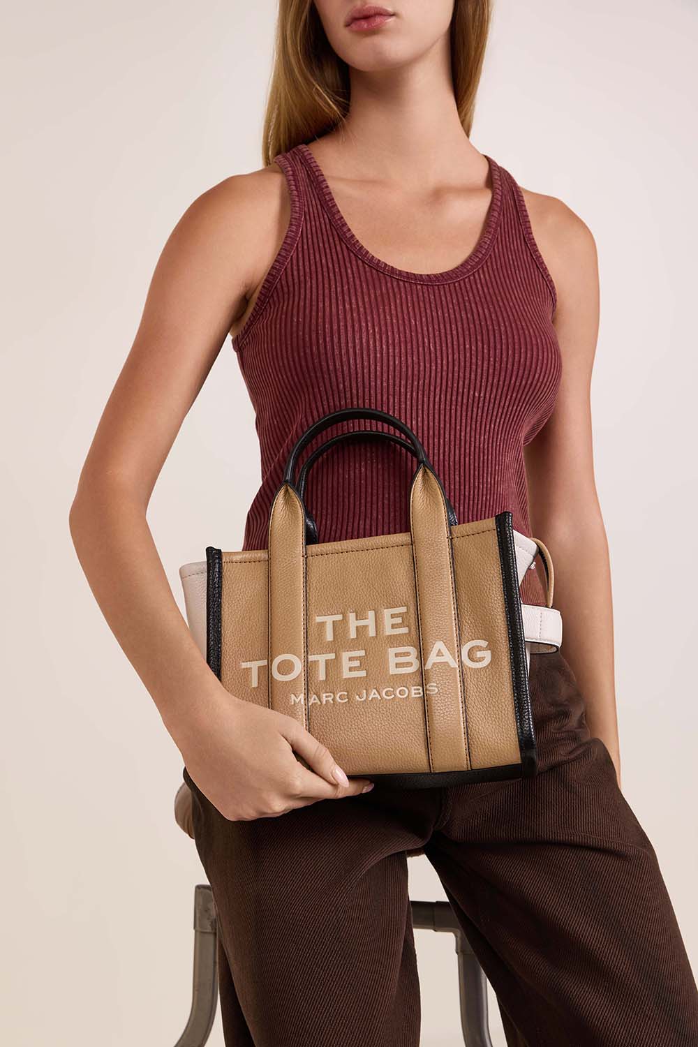 תמונת כל הלוק של תיק טוט סמול